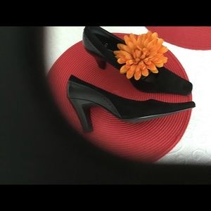 Paola designer leather- suede pumps!